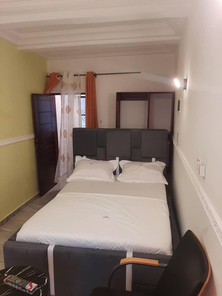 Residence P P M Odza Яунде Экстерьер фото